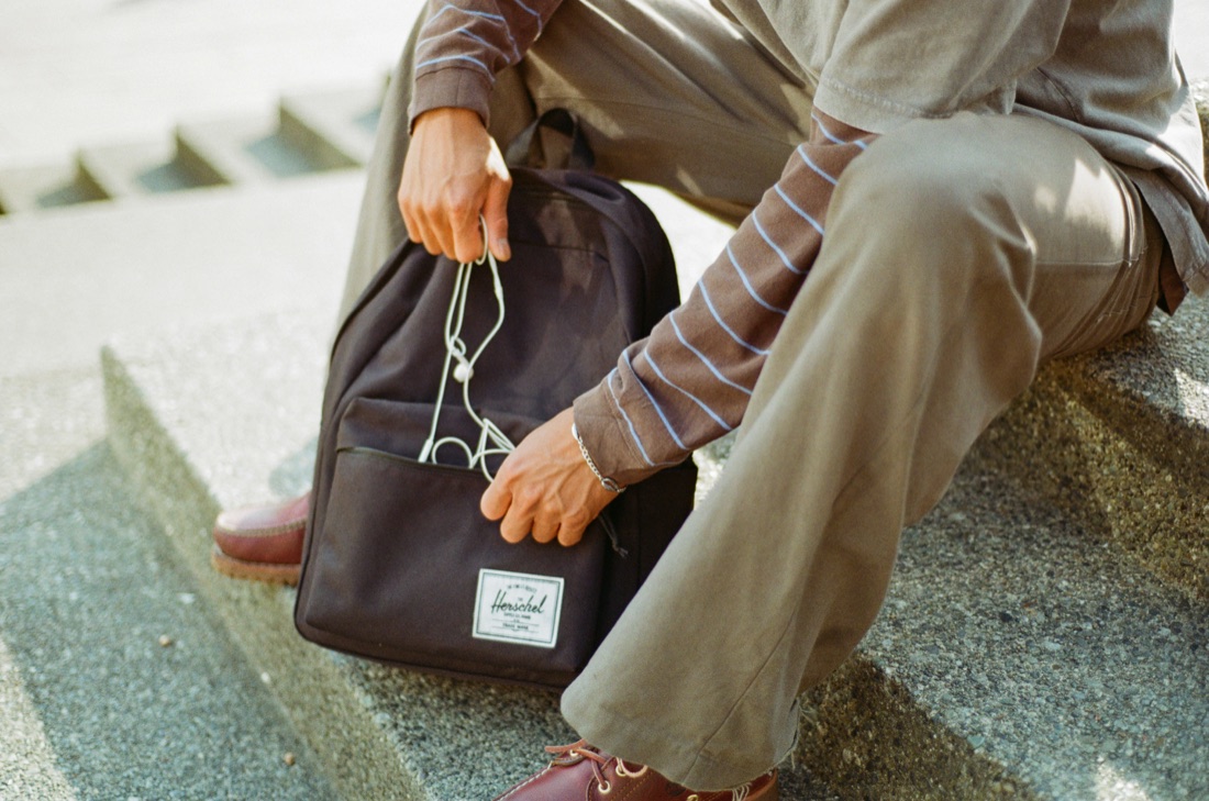 Sac à dos personnalisable porté — objets publicitaires Perstil Lyon
